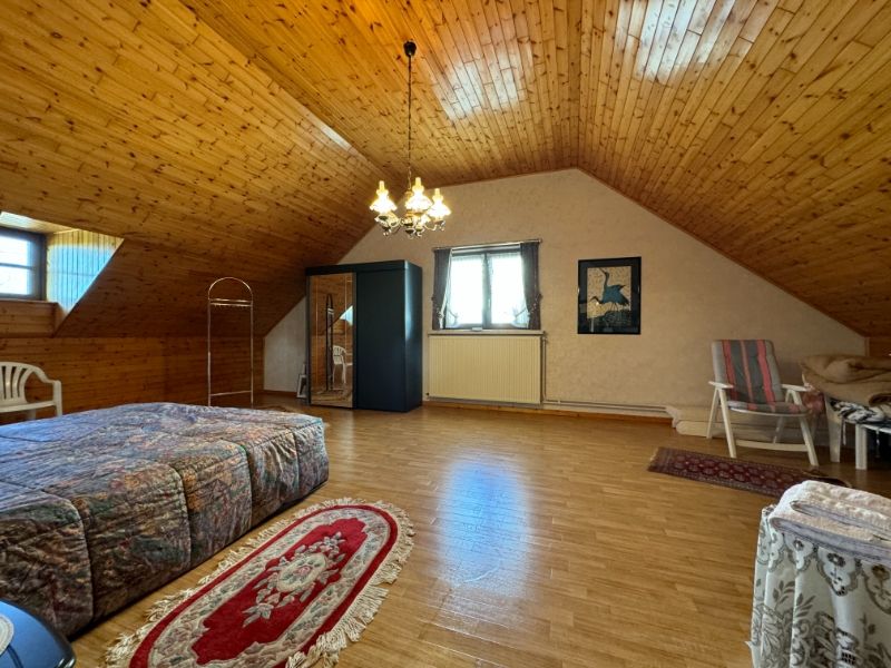 Riante hoeve op zonnig perceel 1530m²! foto 12