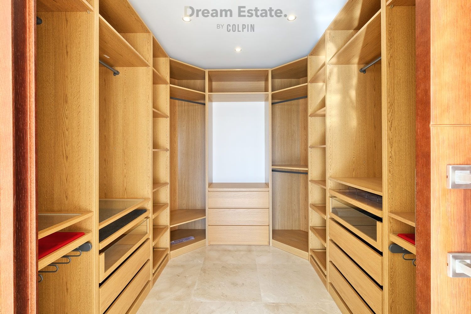 Nieuwe moderne villa met uitzicht op zee en bergen. foto 26