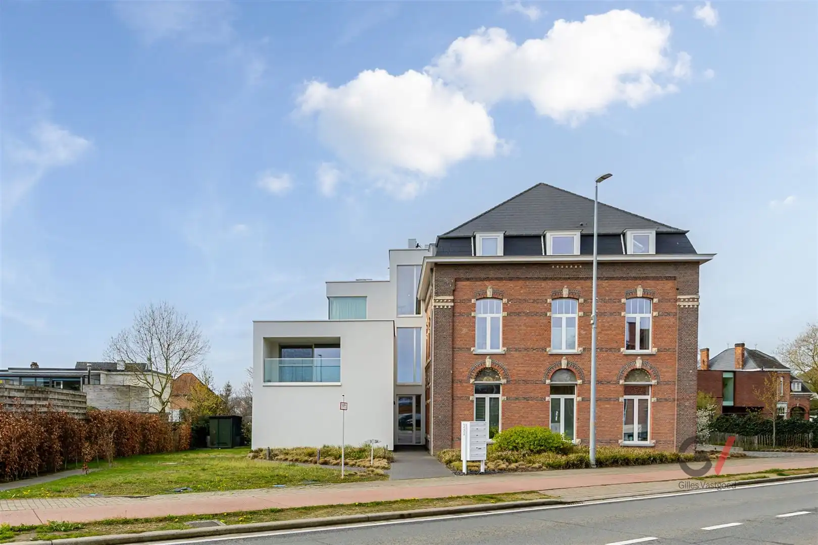 Lichtrijk en modern appartement met ruim terras foto 25