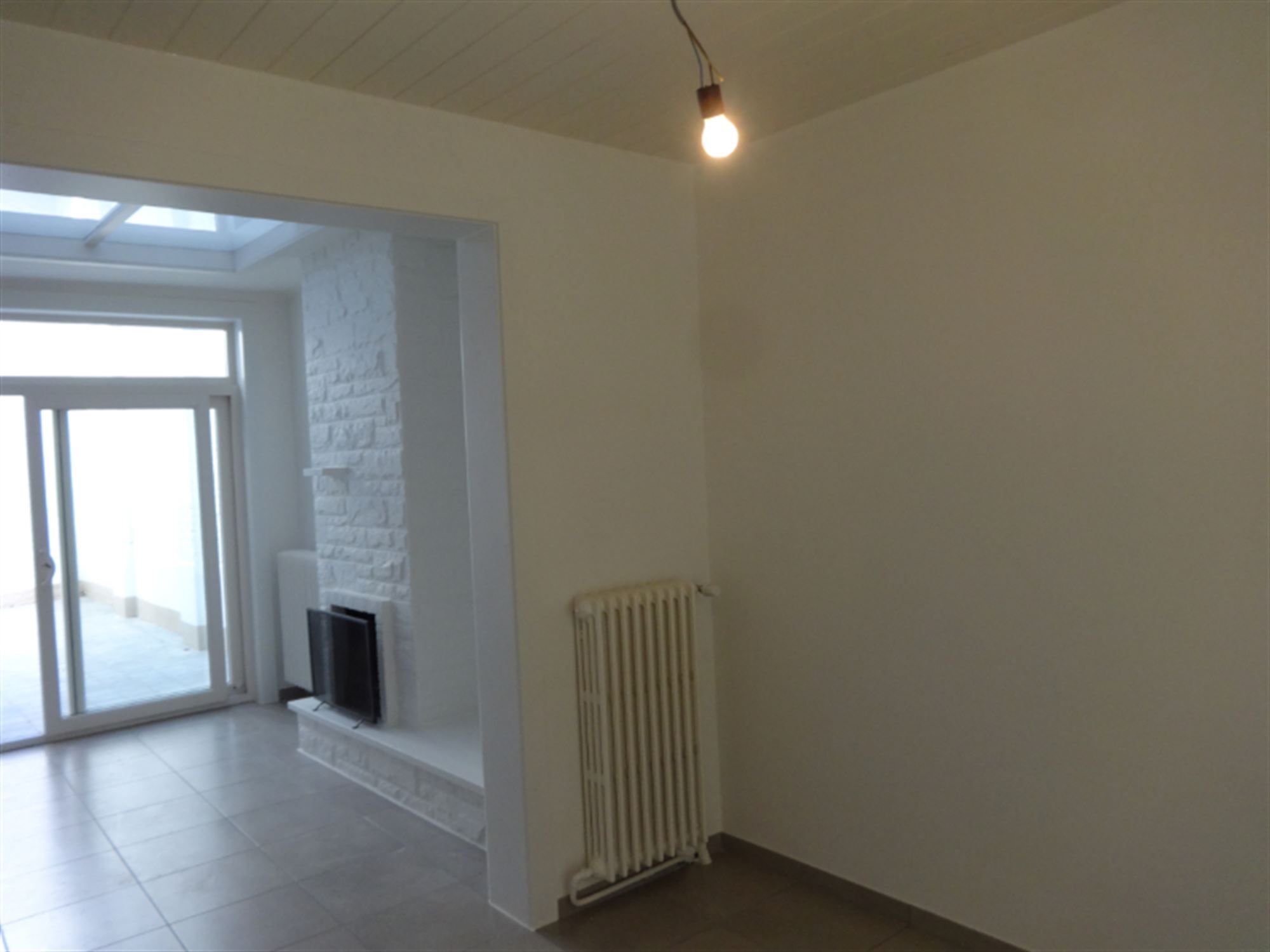 Volledig vernieuwde woning centrum Kortrijk foto 3