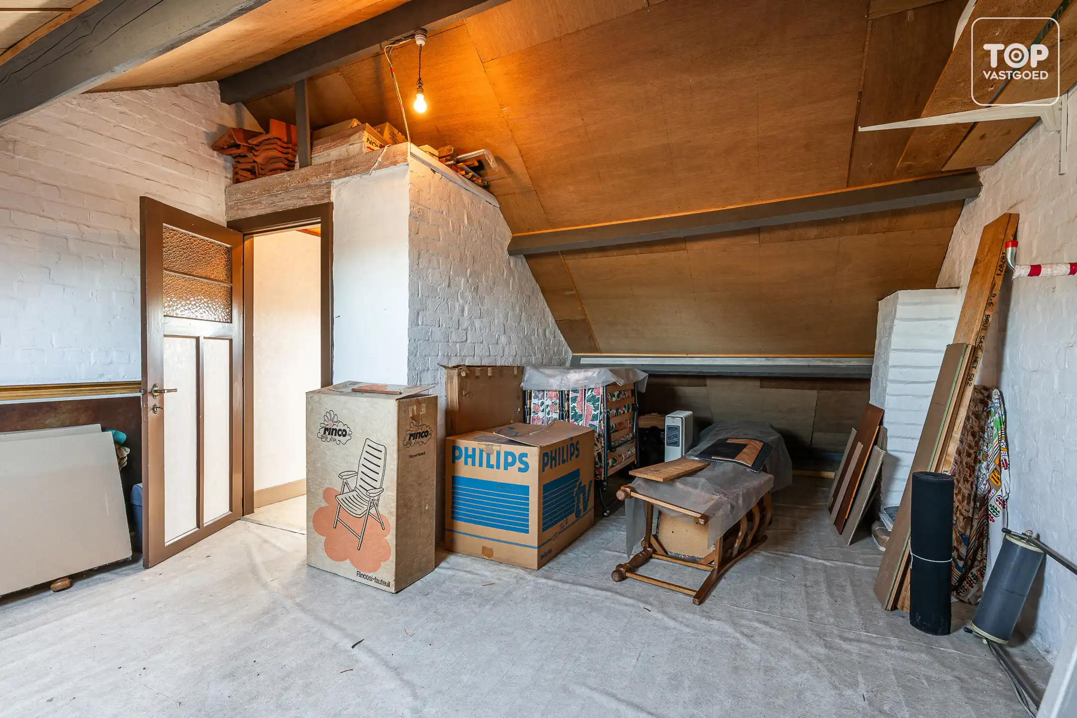 Te renoveren woning met 3 slaapkamers, tuin en grote zolder foto 19