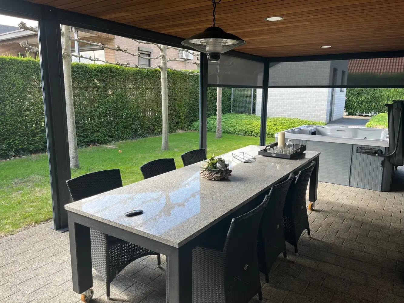 Licht, ruimte en luxe: energiezuinige, recente villa met 5 slk te koop in Maasmechelen! foto 26