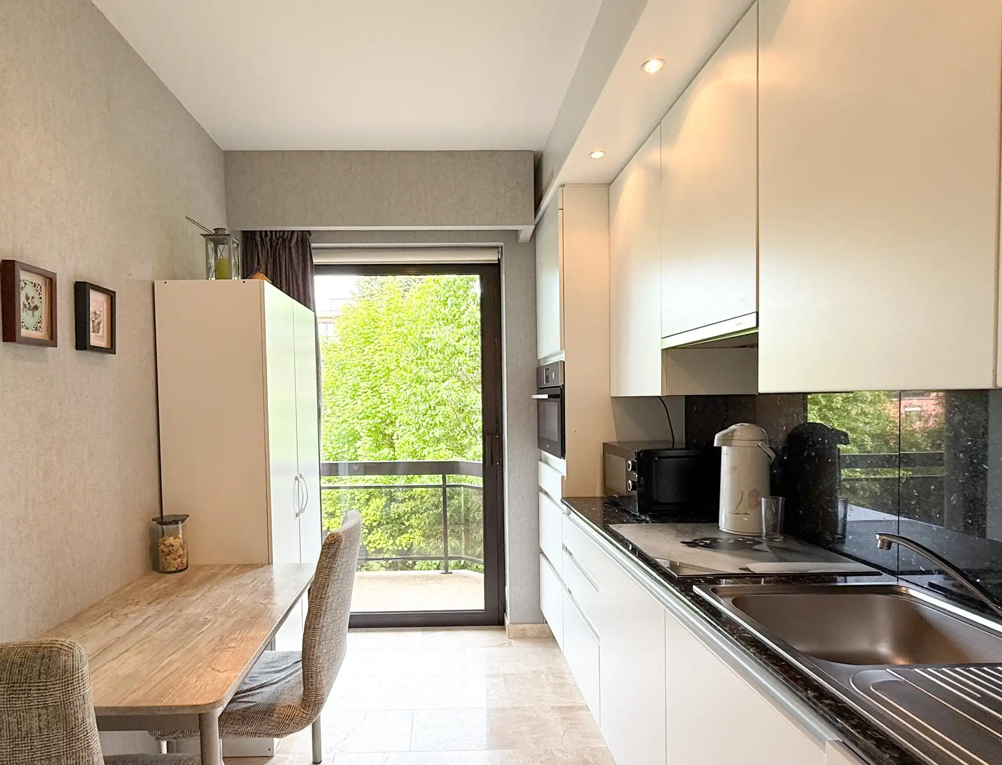 Appartement met twee slaapkamers, twee terrassen en garage in het hartje van Beveren foto 4