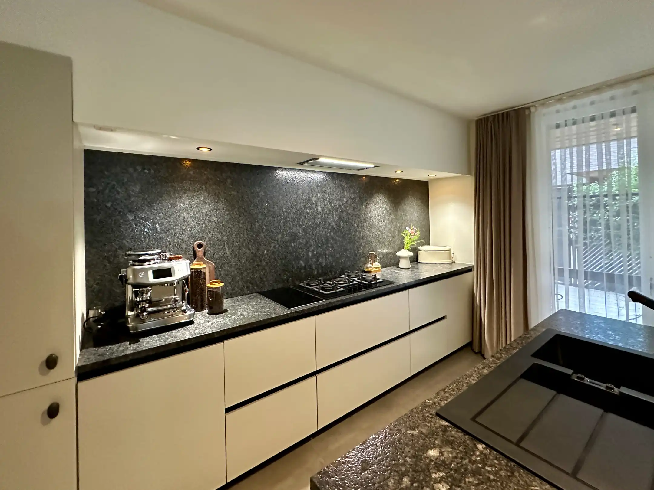 Energiezuinig gelijkvloers tweeslaapkamerappartement in Heusden-Zolder foto 12