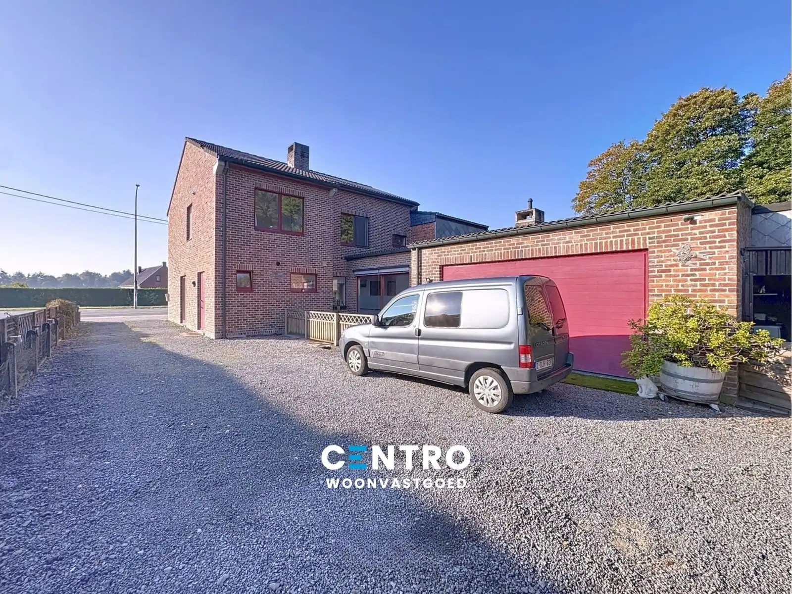 Instapklare woning met 2 slpks én garage! foto {{pictureIndex}}