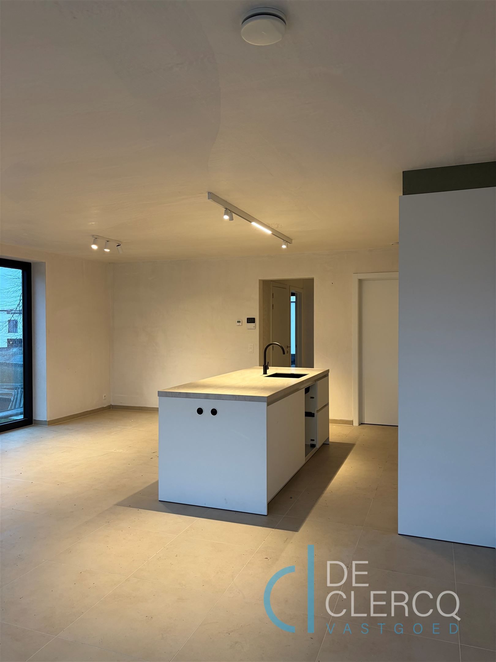 Gloednieuw appartement te huur in centrum Lochristi!  foto 5