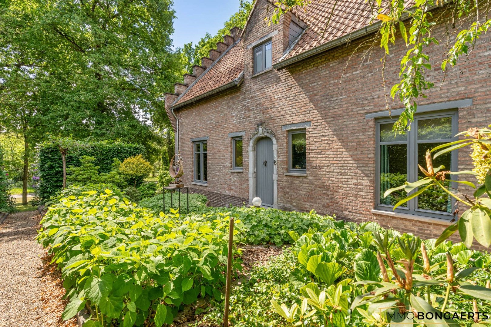Zeer ruime woning op een leuke locatie te Bret-Gelieren. foto 4