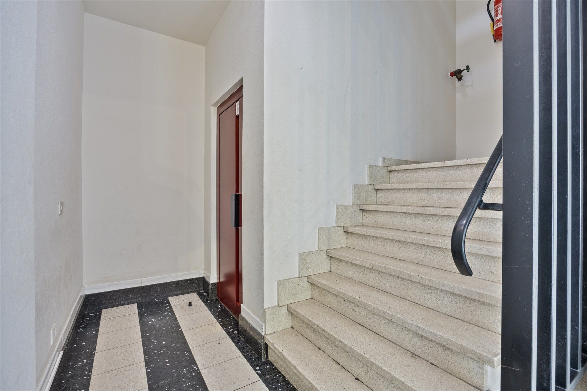 Gerenoveerd appartement met één slaapkamer te koop te Borgerhout foto 5