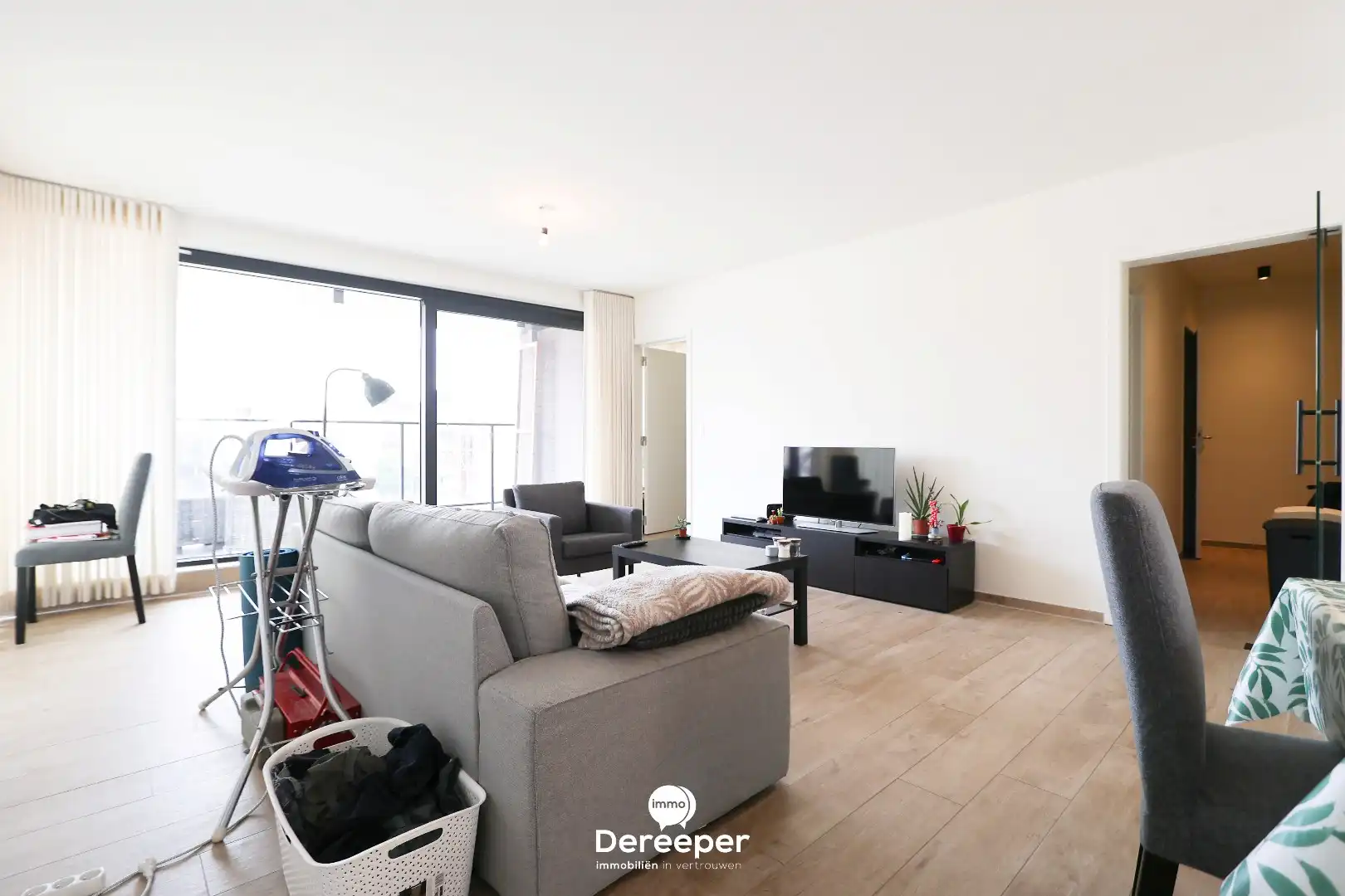 RUIM 3-SLAAPKAMERAPPARTEMENT MET 2 TERRASSEN EN UITZICHT OP DE MARKT VAN TORHOUT foto 3