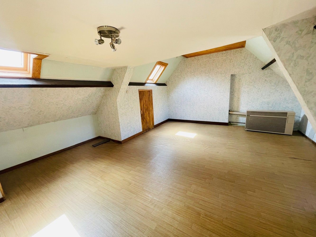 Brugge centrum, in verkeersarme straat  vlakbij 't Zand UITERST  CHARMANTE WONING met ZONNIGE  STADSPATIO en 2 grote slaapkamers. foto 20