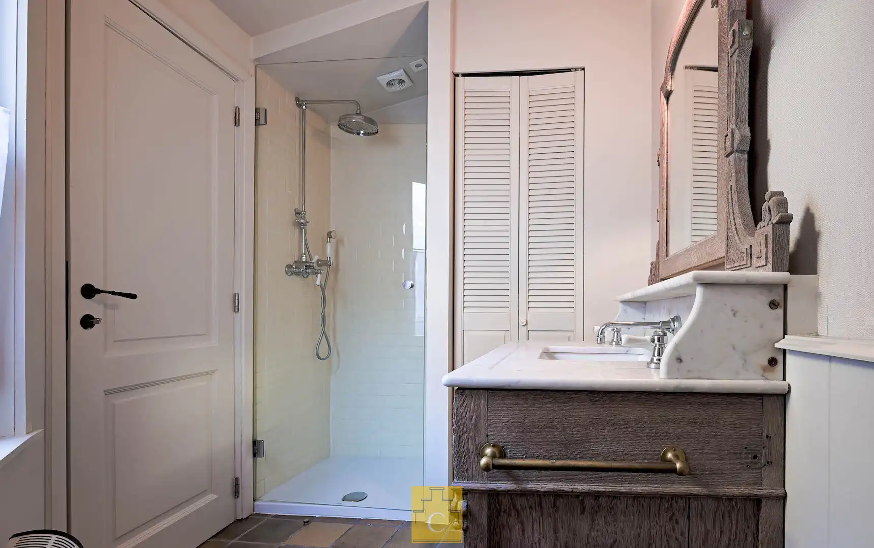 Charmante stadswoning in het schilderachtige Sint-Annakwartier foto 18