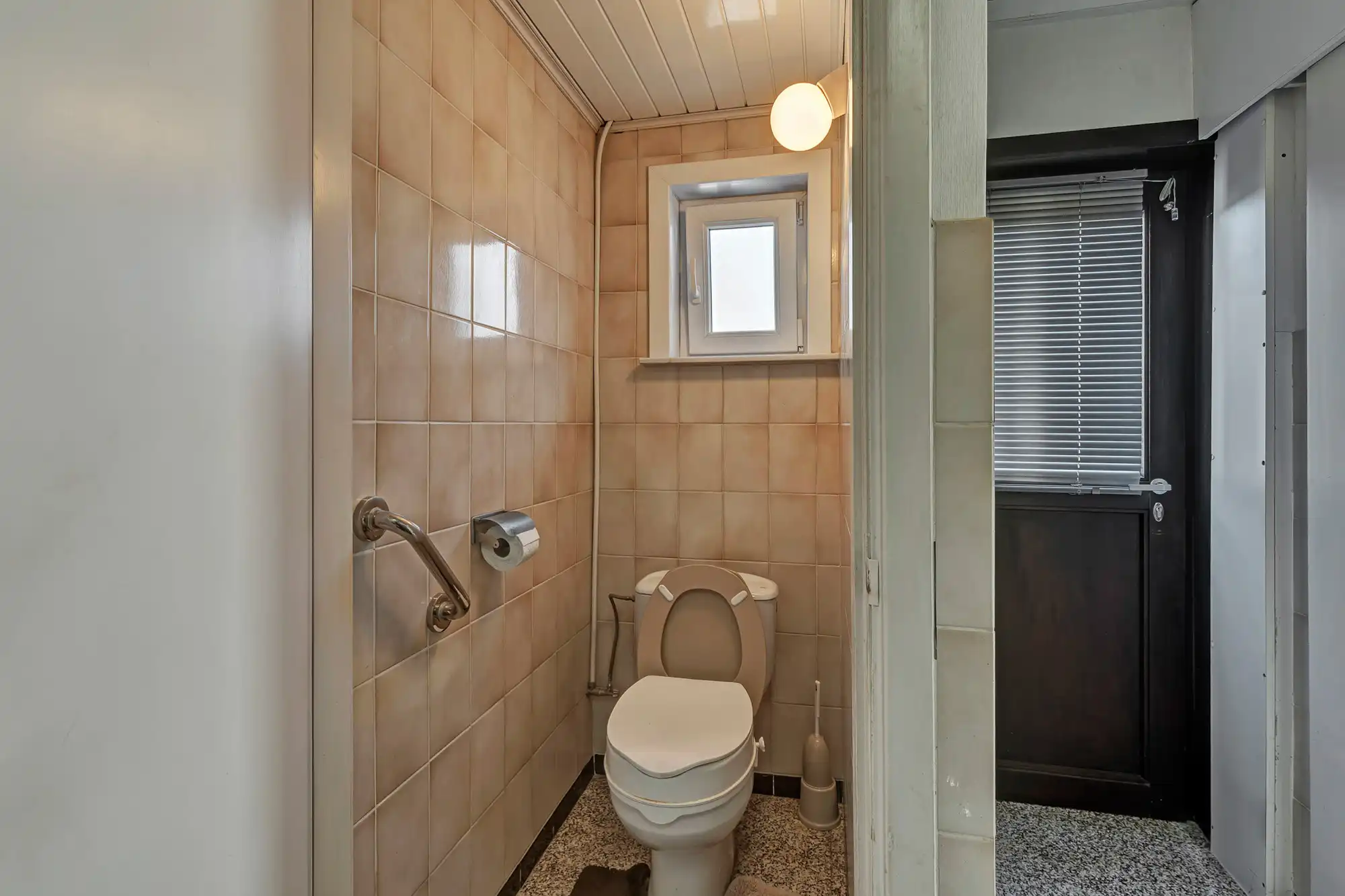 Te renoveren halfopen woning met garage en grote tuin foto 10