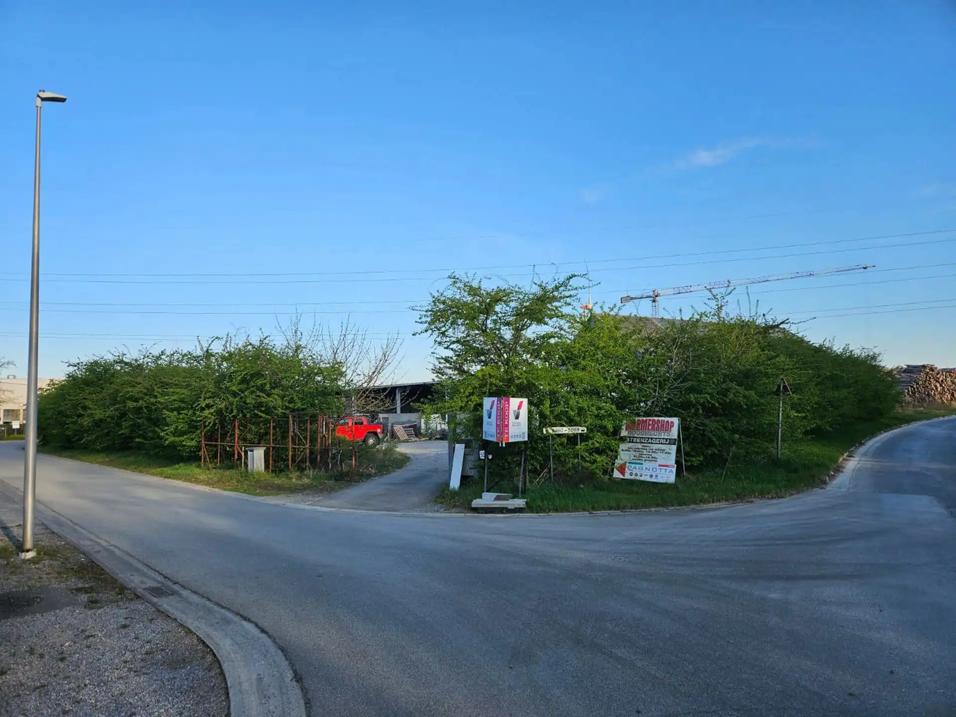 GENK te koop: Industriegrond met constructie - toplocatie foto 2