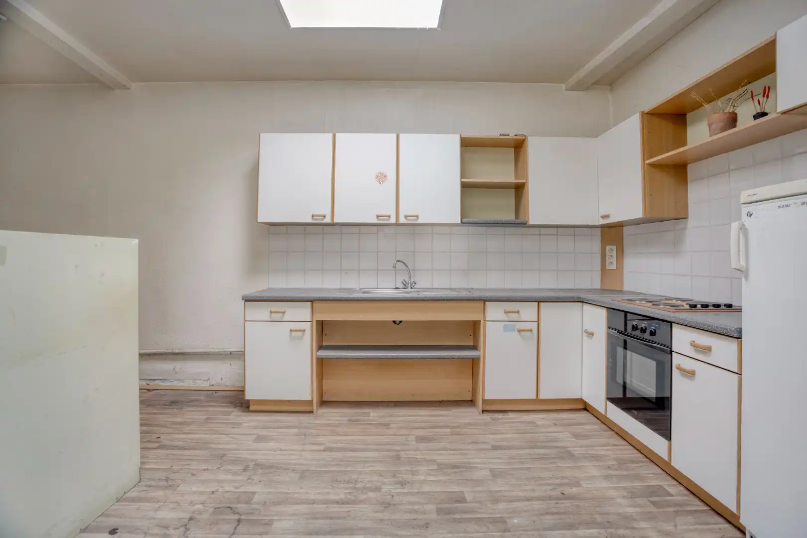 Gebouw met winkel-/kantoorruimte en ruim appartement met dakterras foto 7