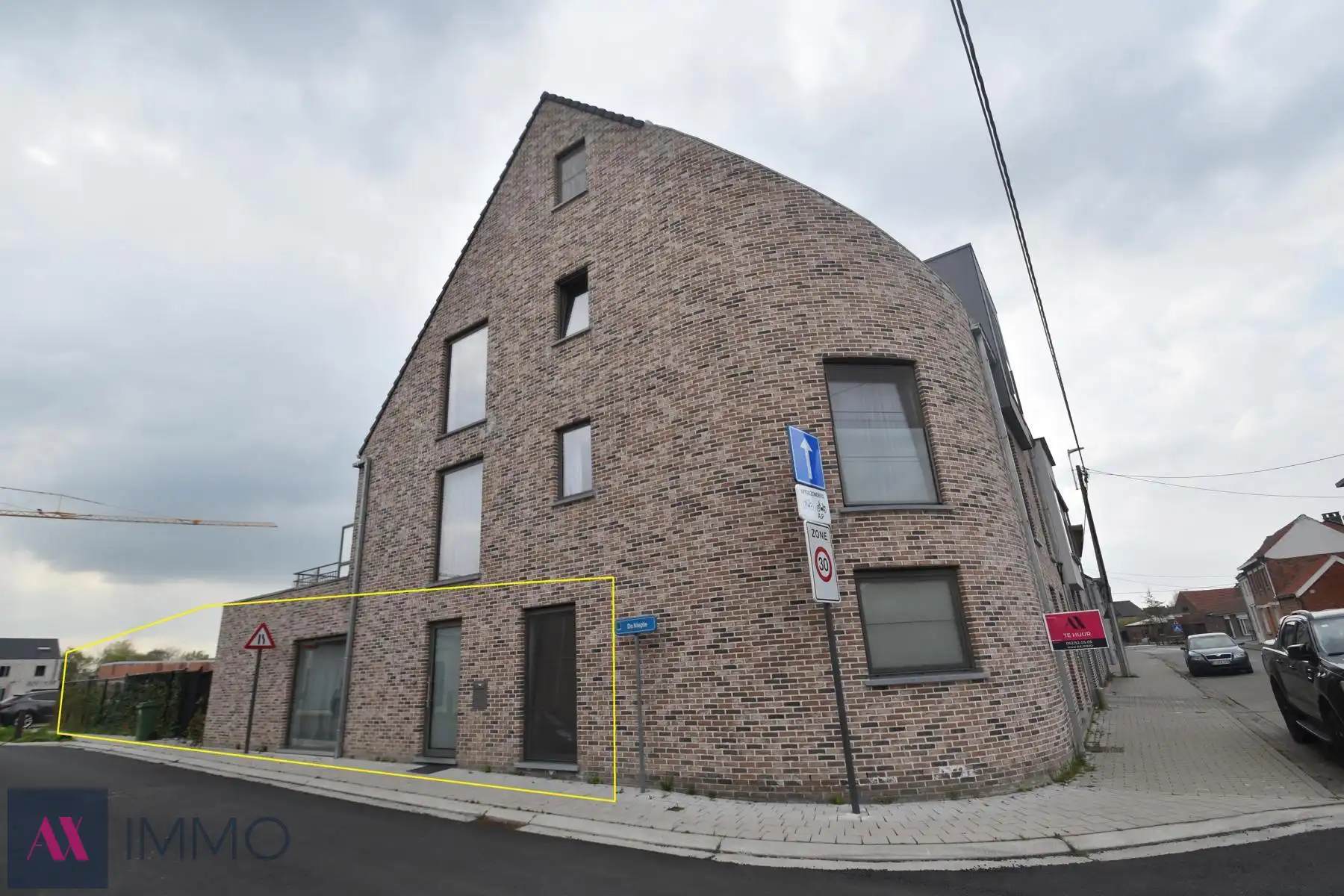 Recent, modern, energiezuinig 1 slpk.-appartement met terras, tuin en autostplts. Vrij vanaf 01/05/2026 foto {{pictureIndex}}