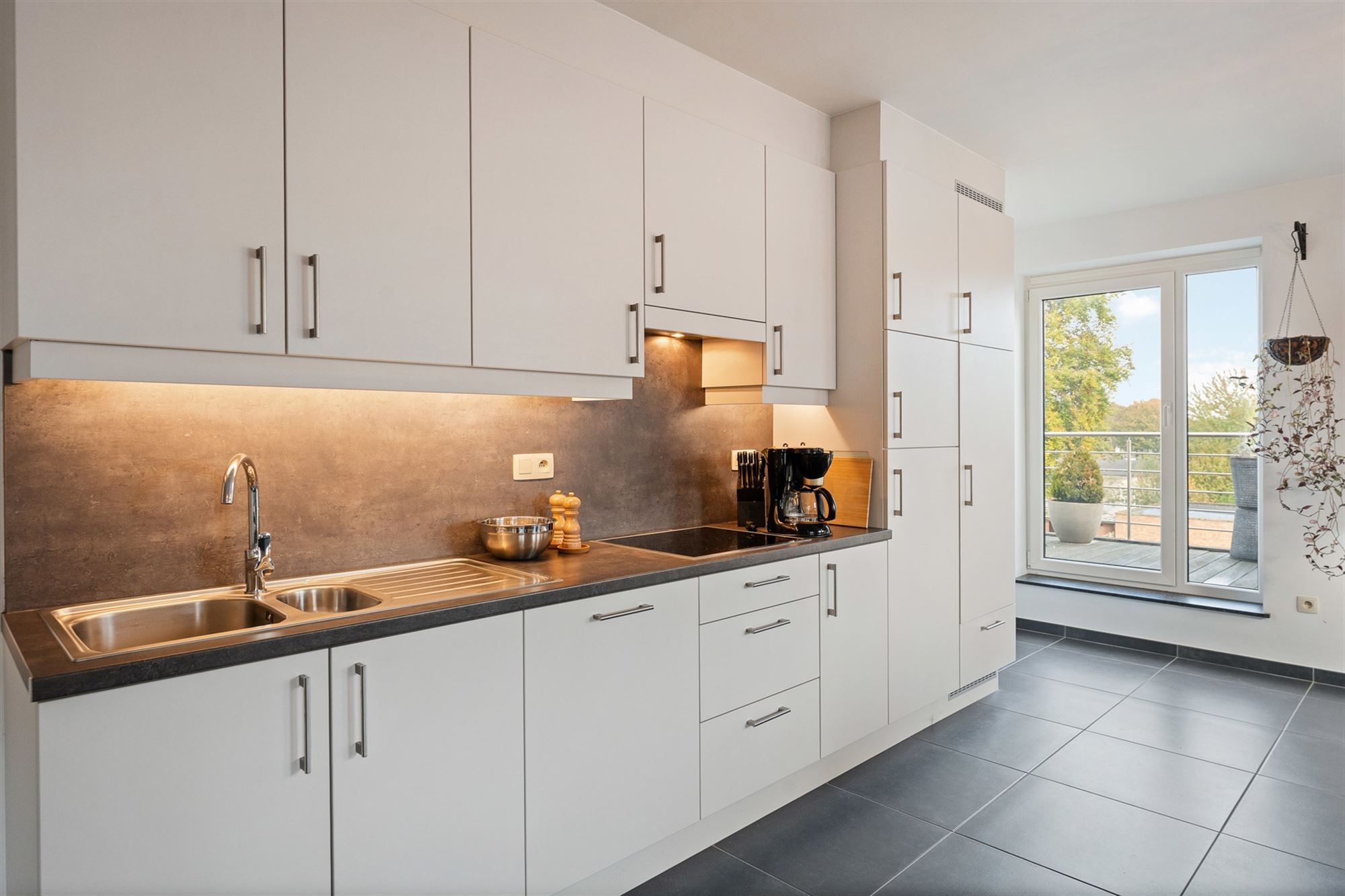 RECENT, ENERGIEZUINIG APPARTEMENT MET LIFT EN GARAGE! foto 9