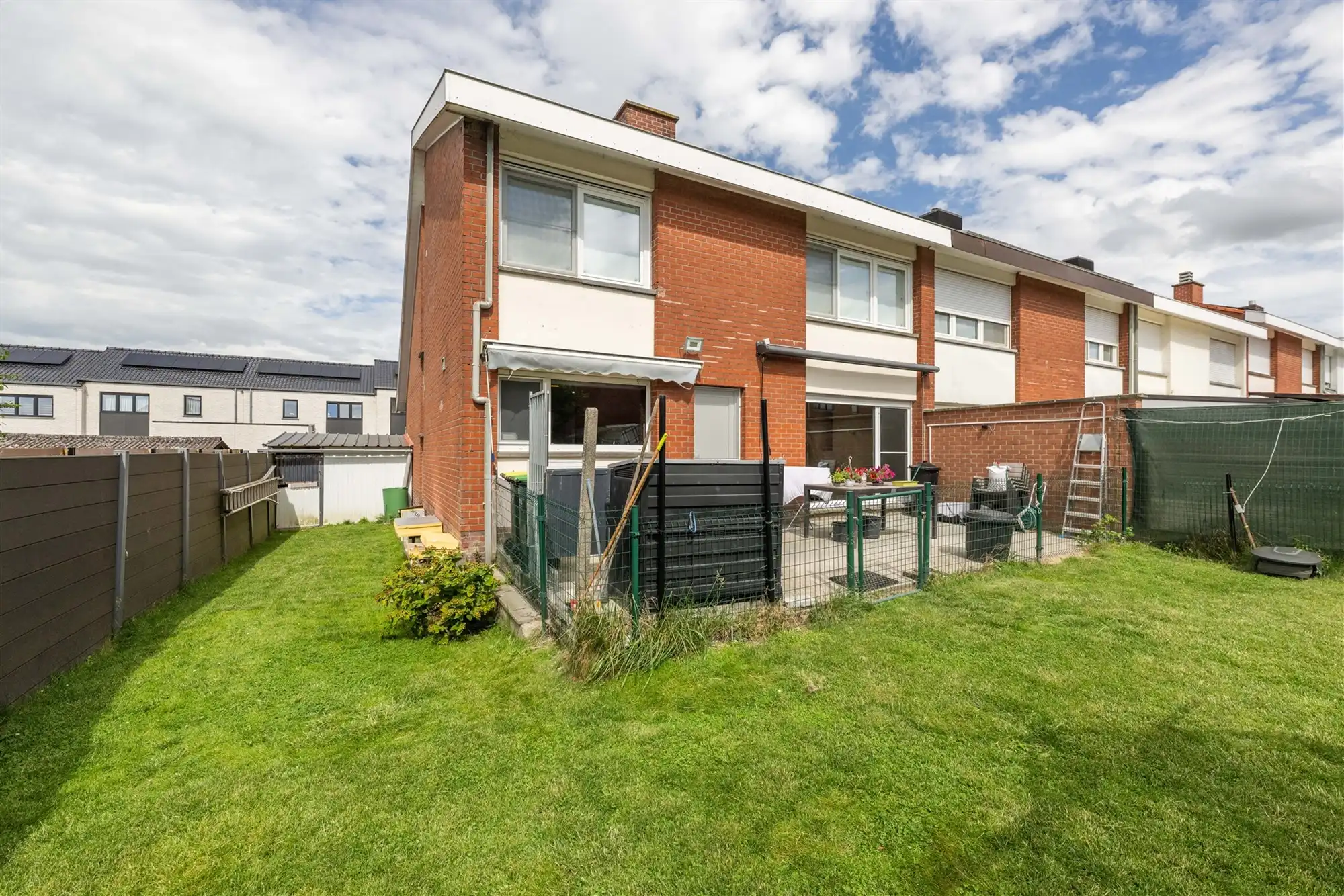 Halfopen woning met 4 slaapkamers, garage en zongerichte tuin foto 20