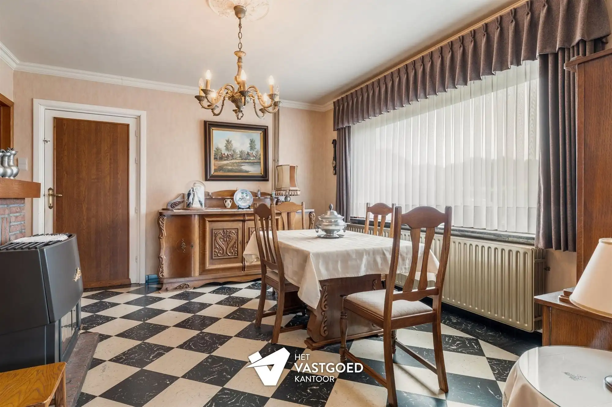 OP TE FRISSEN KARAKTERVOLLE WONING UITERST RUSTIG GELEGEN TEN MIDDEN VAN HET GROEN OP EEN PERCEEL VAN 20A16CA TE OOSTHAM foto 7