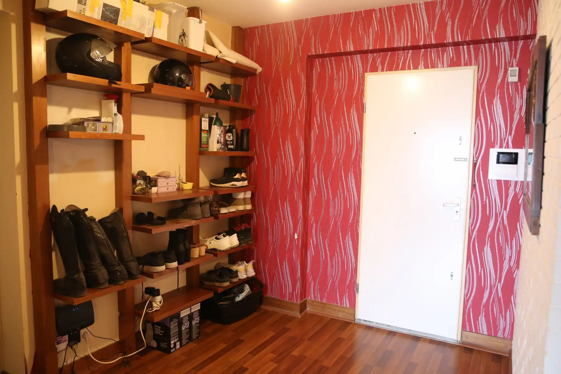 Appartement met ruime living en veel lichtinval op goed bereikbare locatie. foto {{pictureIndex}}