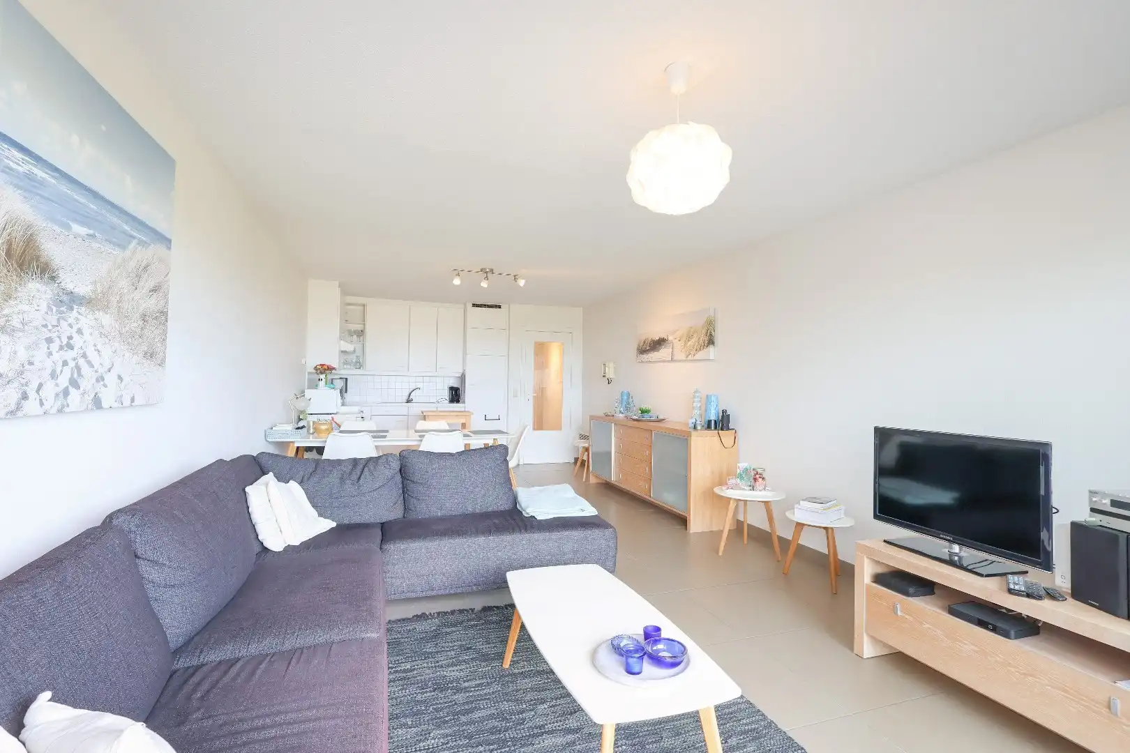 Appartement met 2 slaapkamers & frontaal zeezicht te huur op jaarbasis! foto {{pictureIndex}}