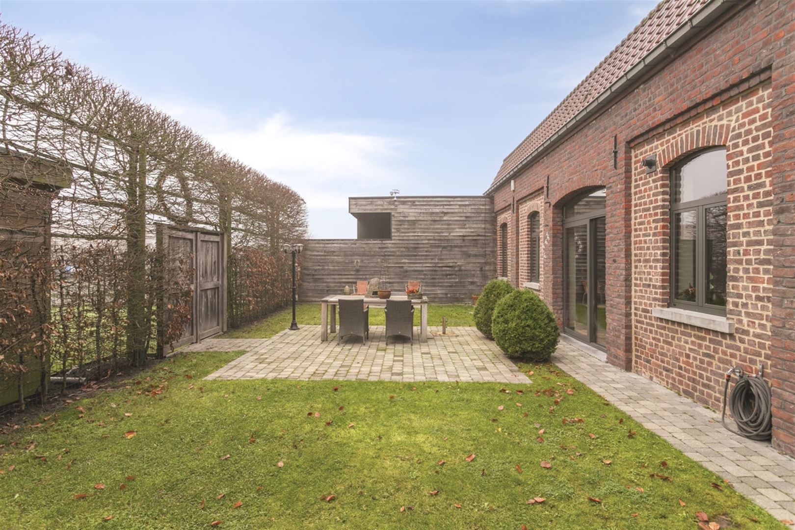 Commercieel gebouw met woonst foto 33