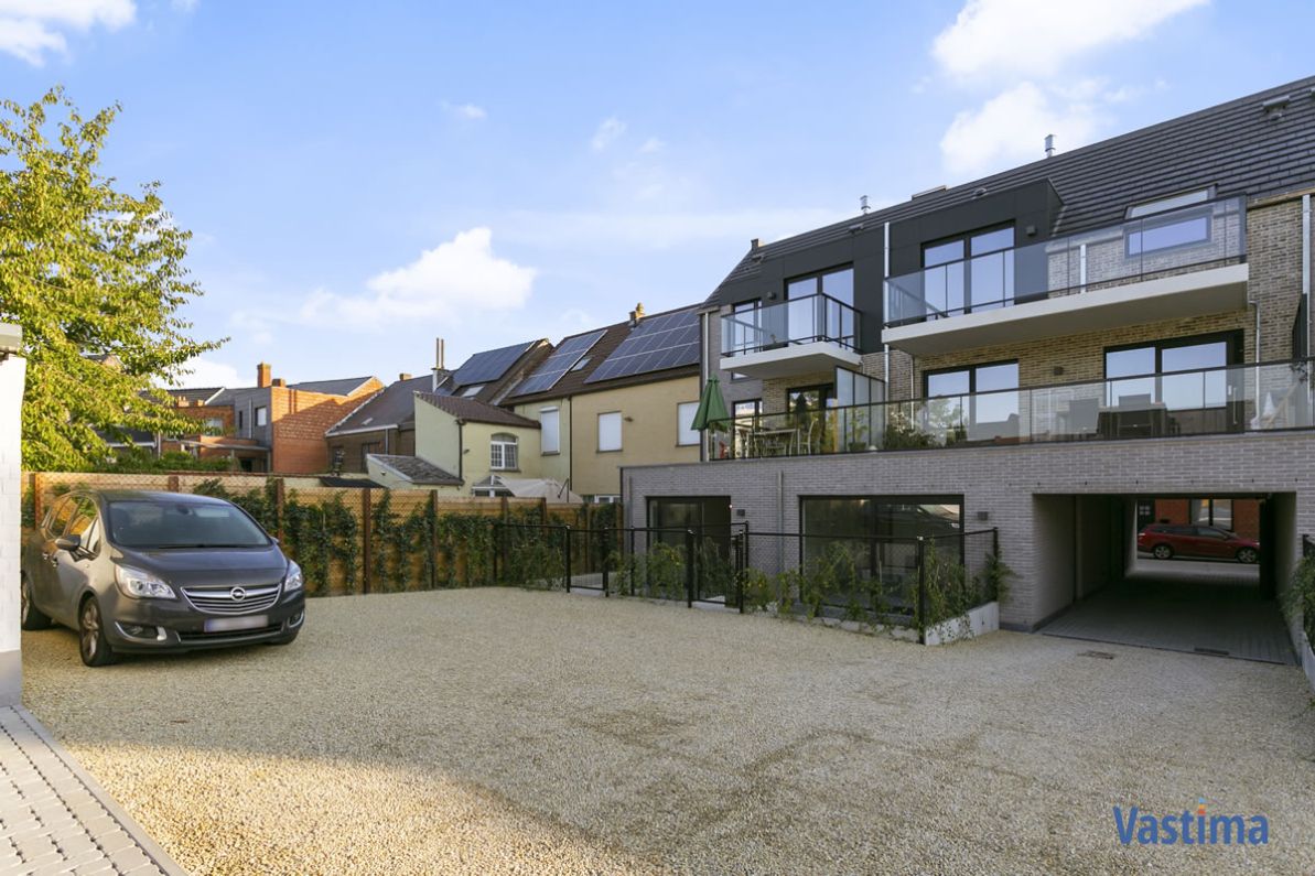 Recent appartement met 2 slaapkamers, terras en autostaanplaats foto 18