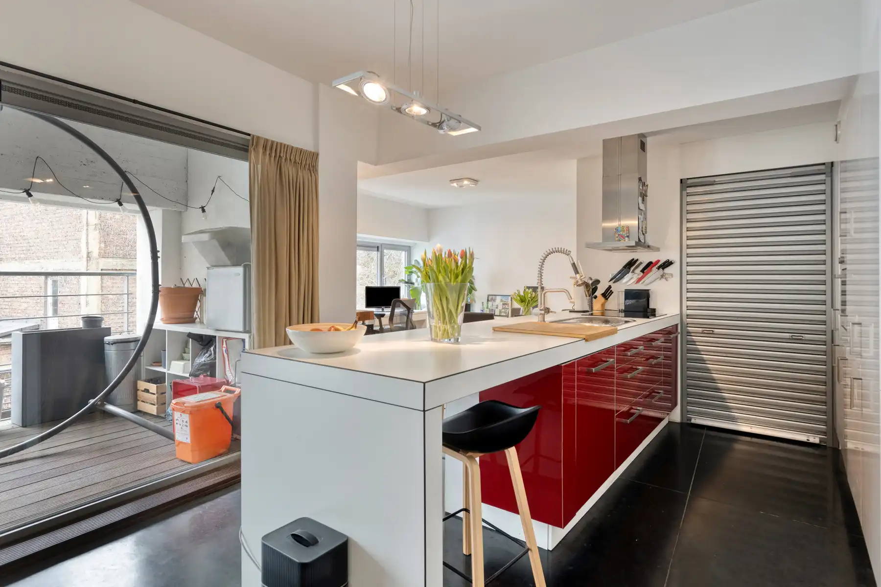 Instapklaar Loftappartement met ruim terras foto 4