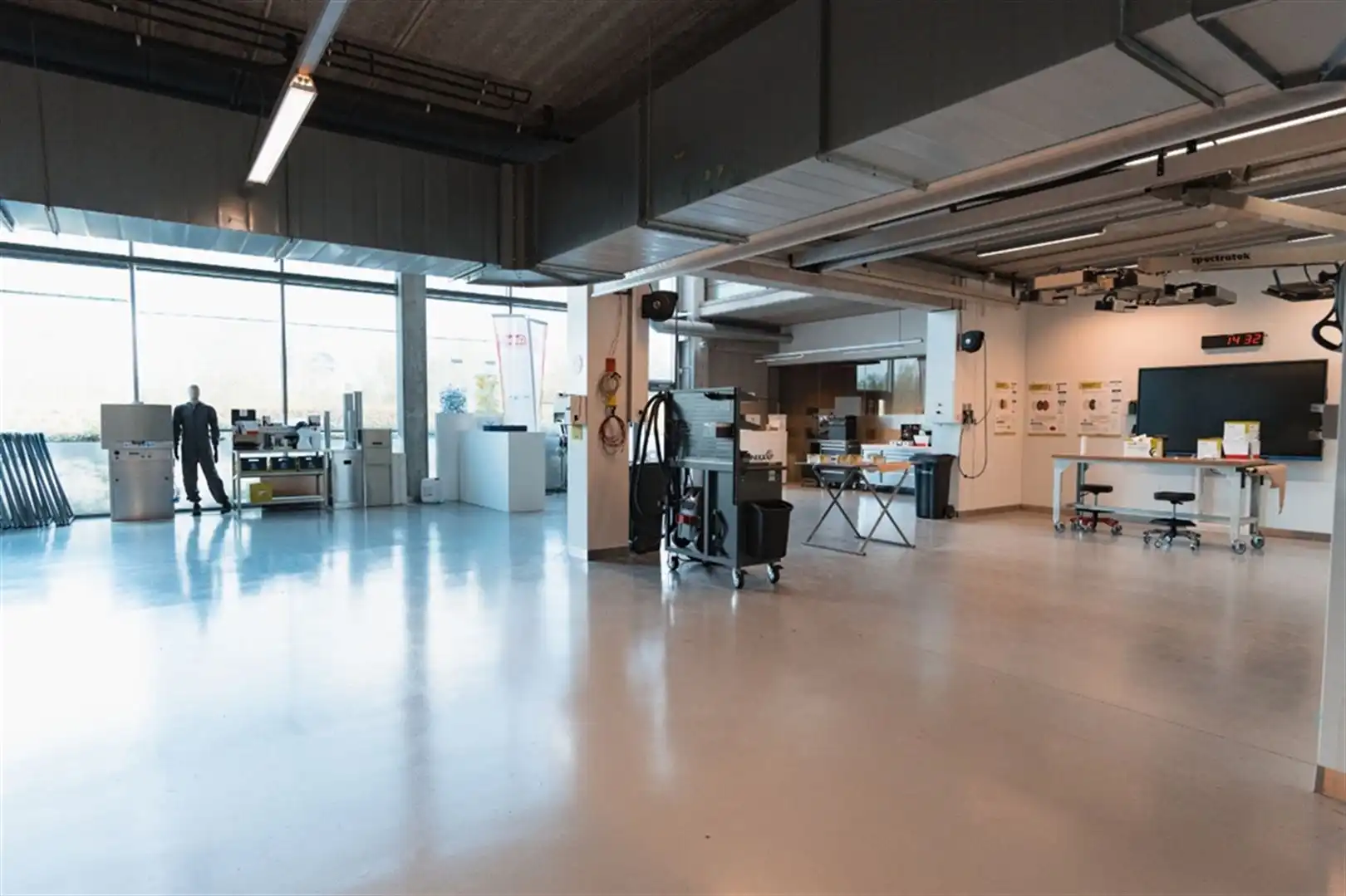 Polyvalent bedrijfsgebouw foto 35