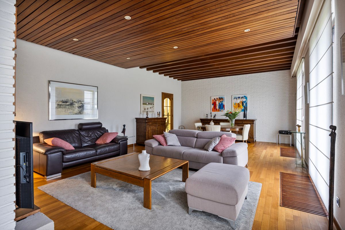 Ruime gelijkvloerse woning met bedrijfshal foto 8