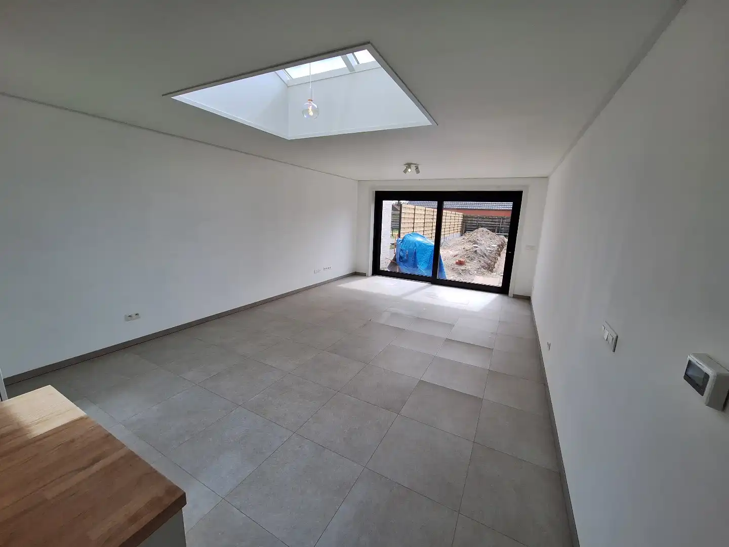 Gerenoveerde woning met 3 slaapkamers, diepe tuin en private parkeerplaats foto 3