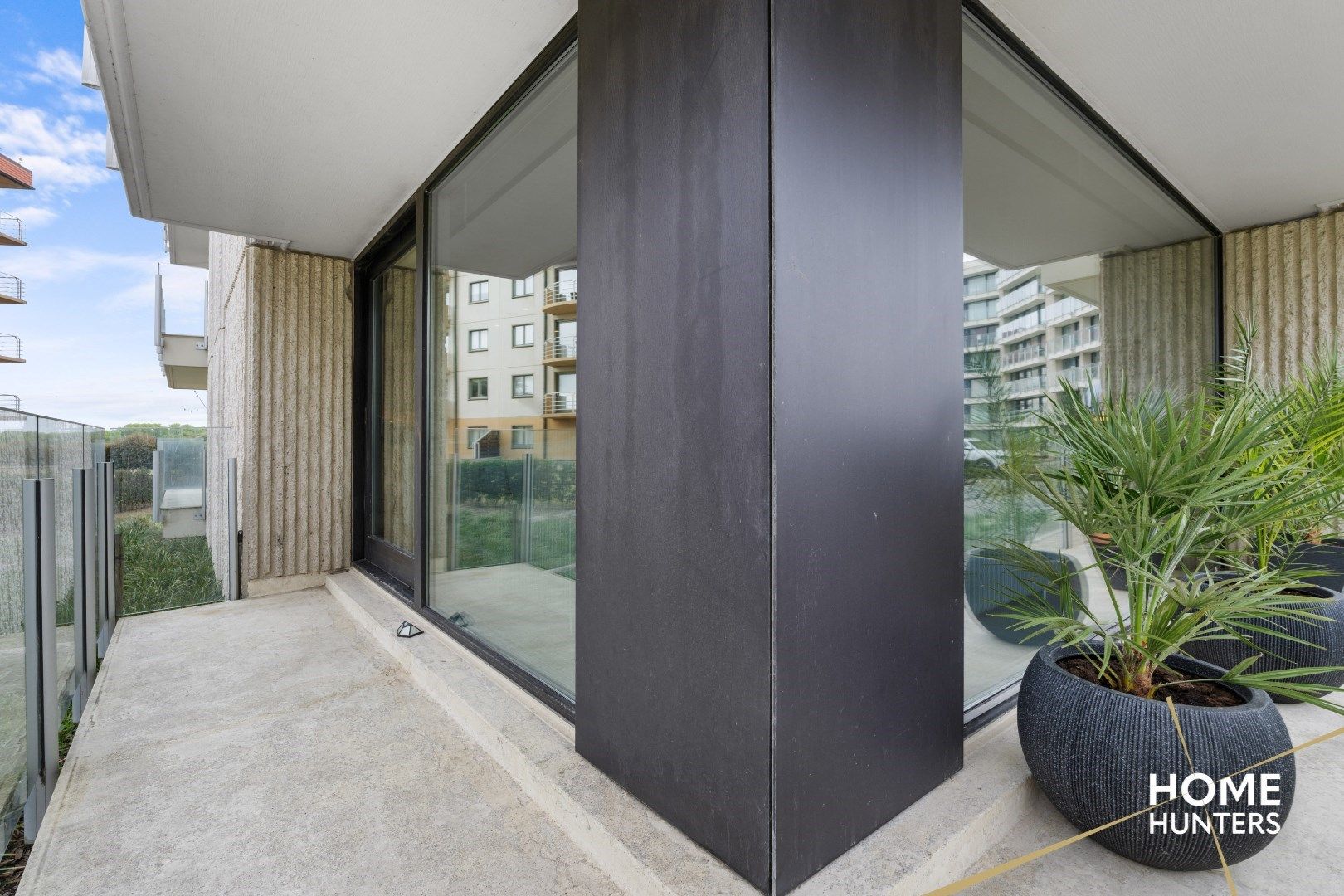 Stijlvol 2-slpk appartement met gigantisch terras foto 6