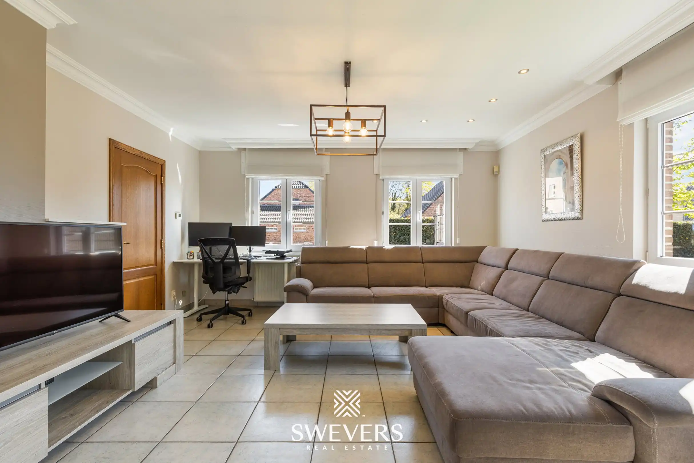 Instapklare woning met prachtig aangelegde tuin en bijgebouw in Helchteren foto 6