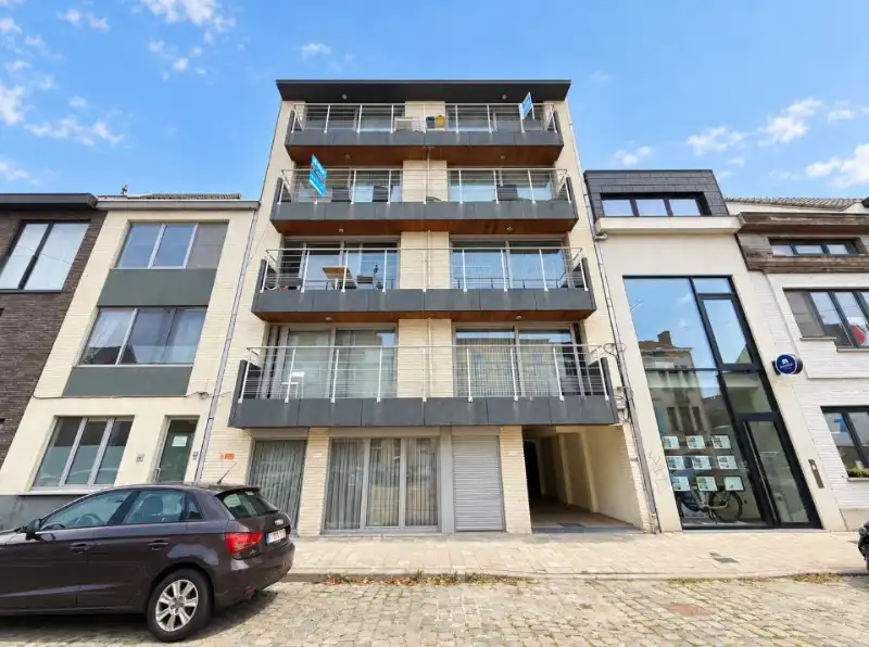 Gemeubeld appartement met ruim dakterras tussen UZ en Sint-Pietersstation foto 2