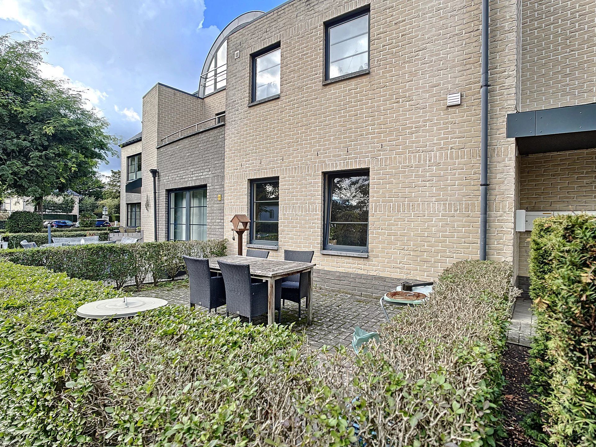 Gelijkvloers appartement met 2 slaapkamers gelegen in het centrum. foto 3