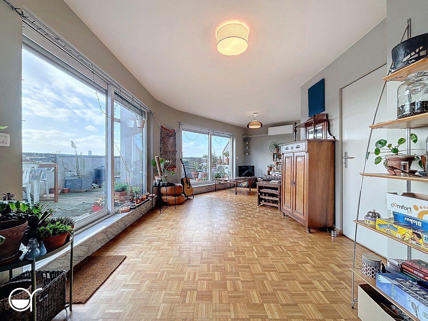 Leuk penthouse appartement met groot terras aan het station foto {{pictureIndex}}