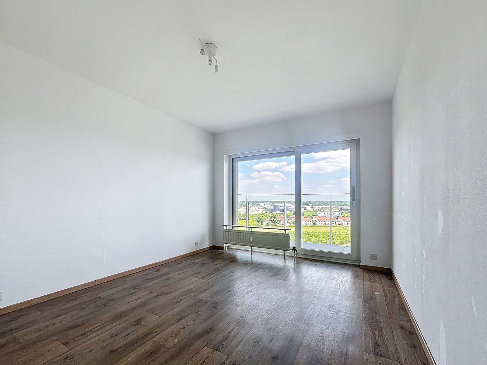 Vernieuwd app met 2 slpks en balkon foto 11