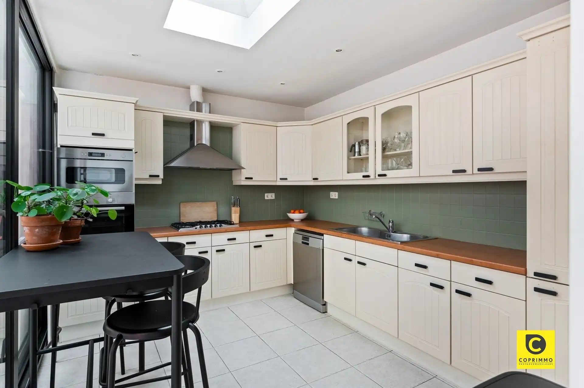 Gerenoveerde 3 slpk woning met stadstuin foto 8