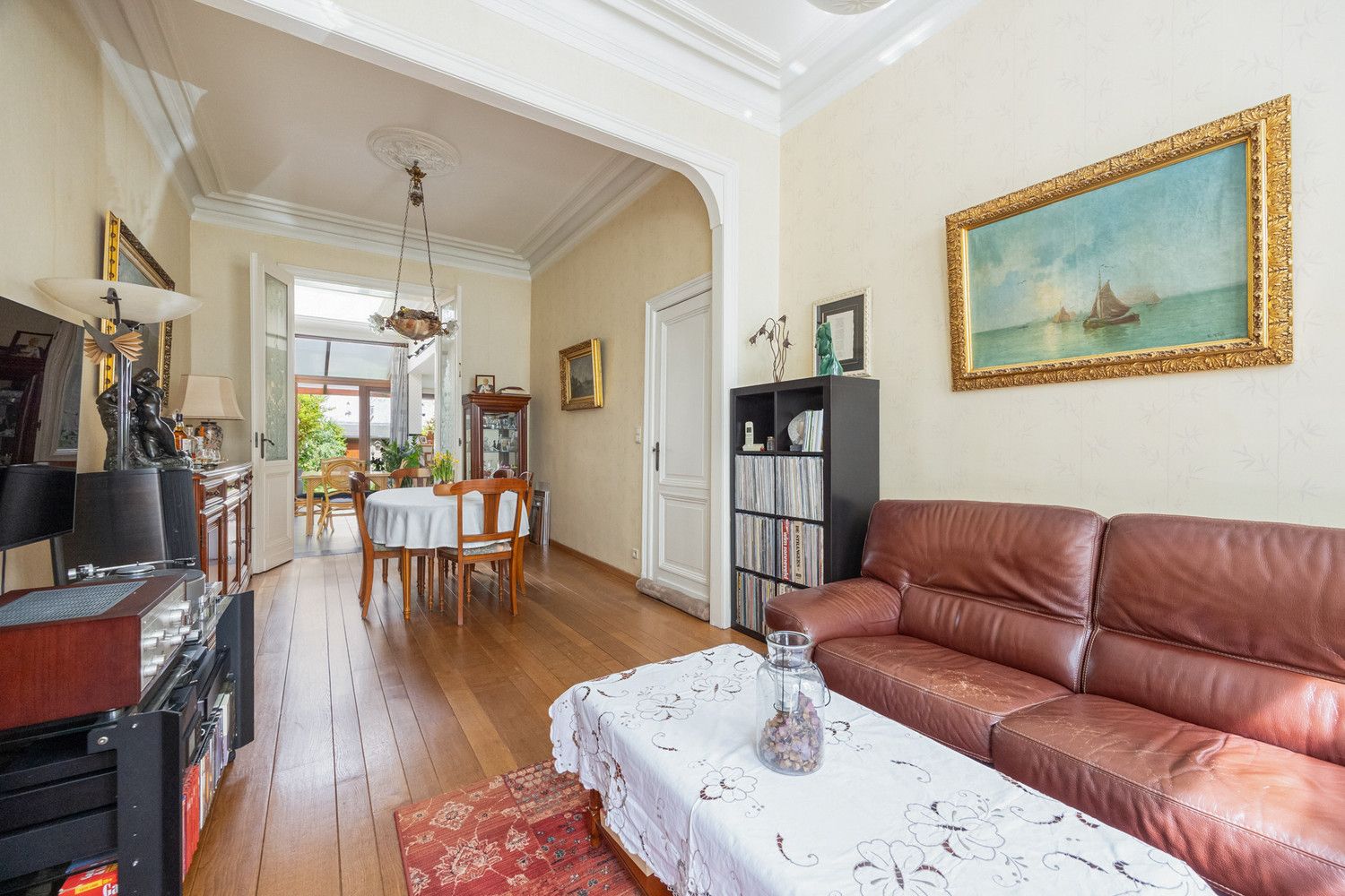 Karaktervolle, instapklare herenwoning met heerlijke stadstuin op toplocatie te Antwerpen-Zuid foto 6