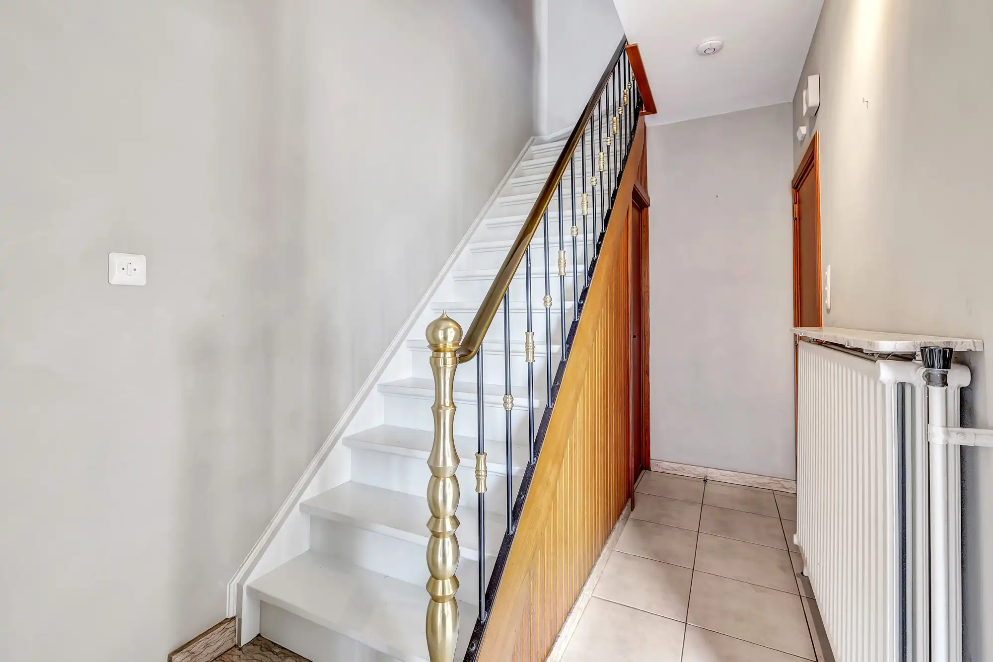 Goed onderhouden woning met garage en tuin foto 9