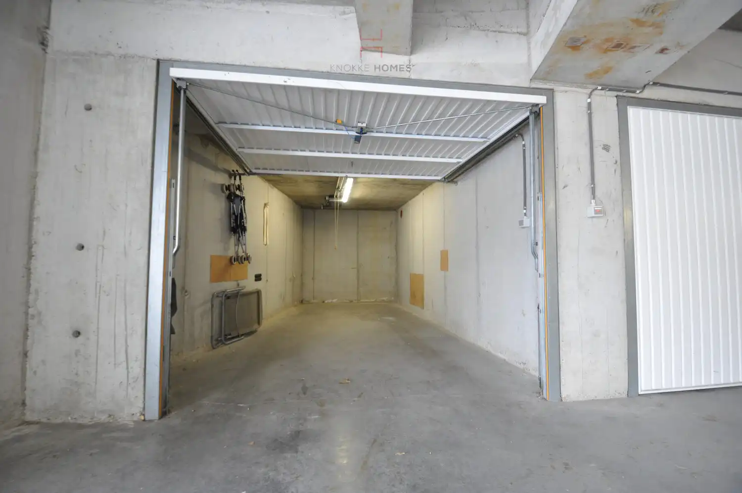 Zeer goed gelegen gesloten garagebox in Duinbergen. foto 3