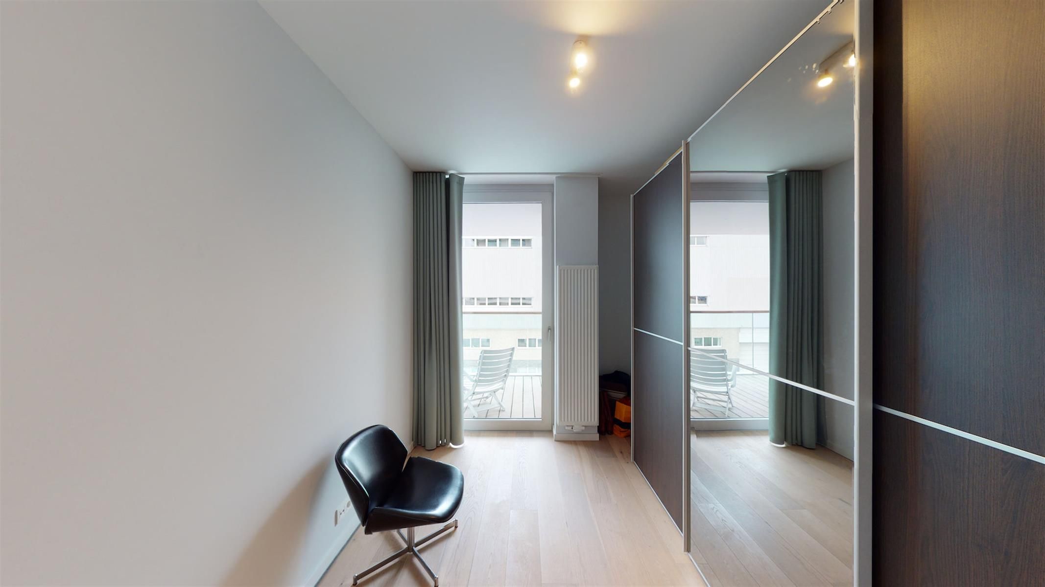 ANTWERPEN - 2 slaapkamer appartement met ruime terrassen foto 6