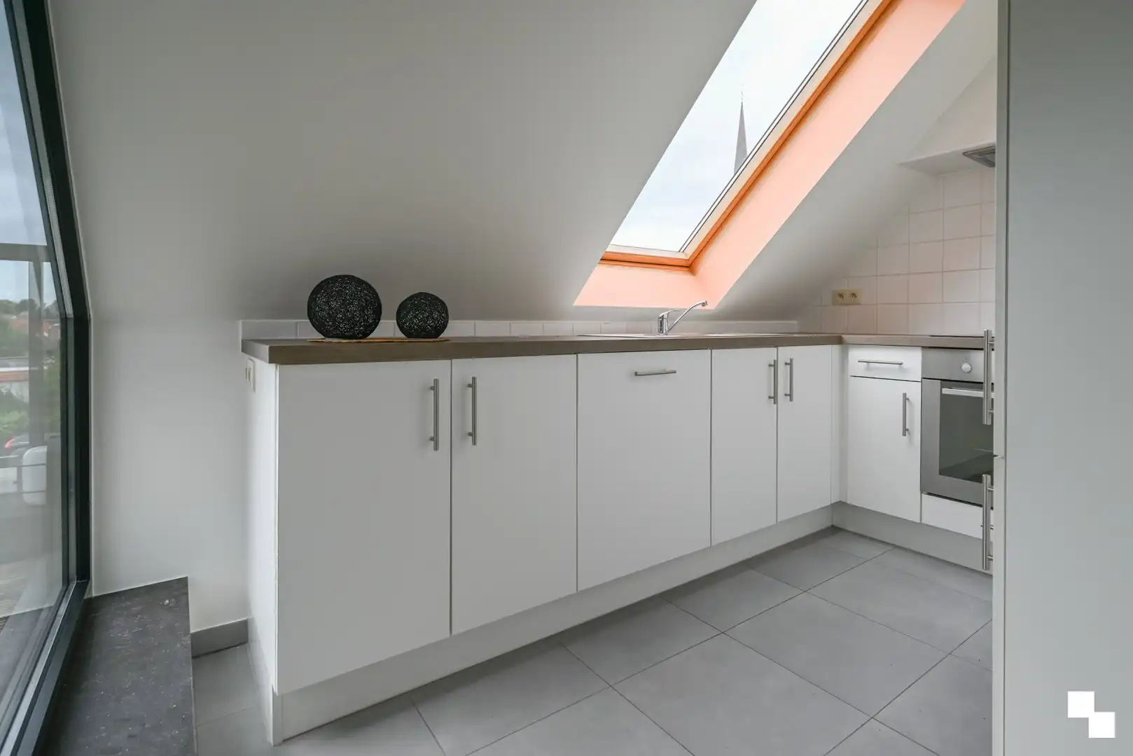 Duplex appartement met garage en twee staanplaatsen nabij centrum Izegem foto 20