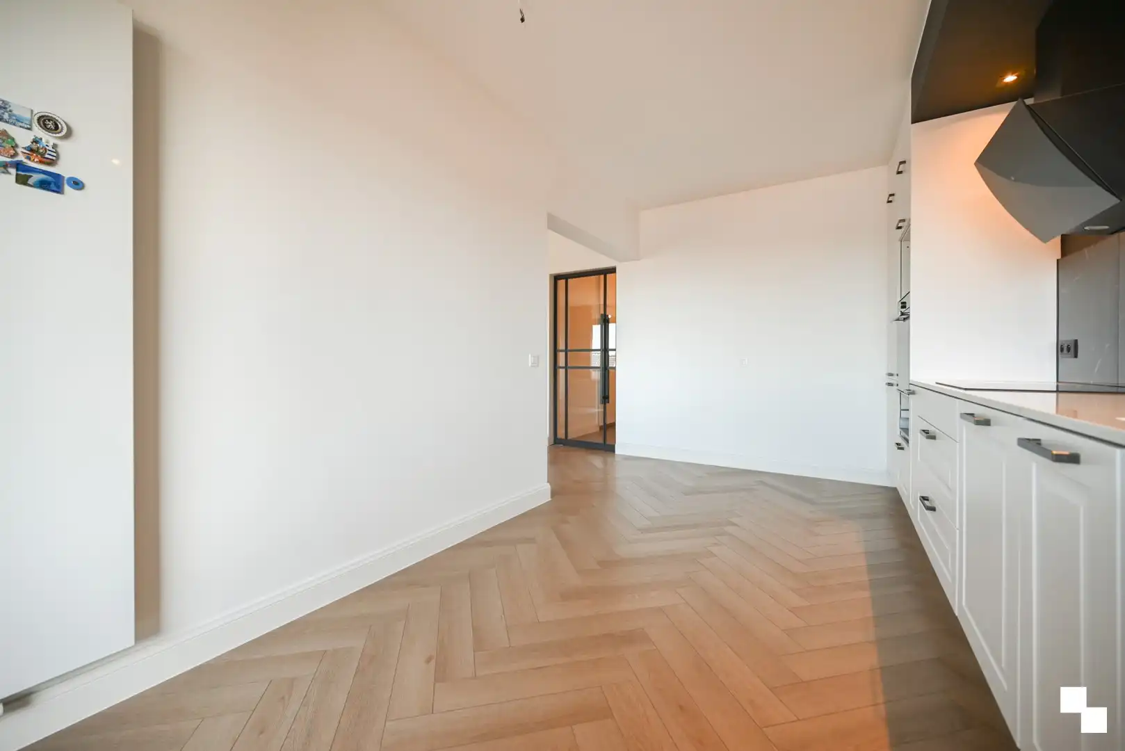 Volledig gerenoveerd appartement met drie slaapkamers te centrum Izegem foto 7