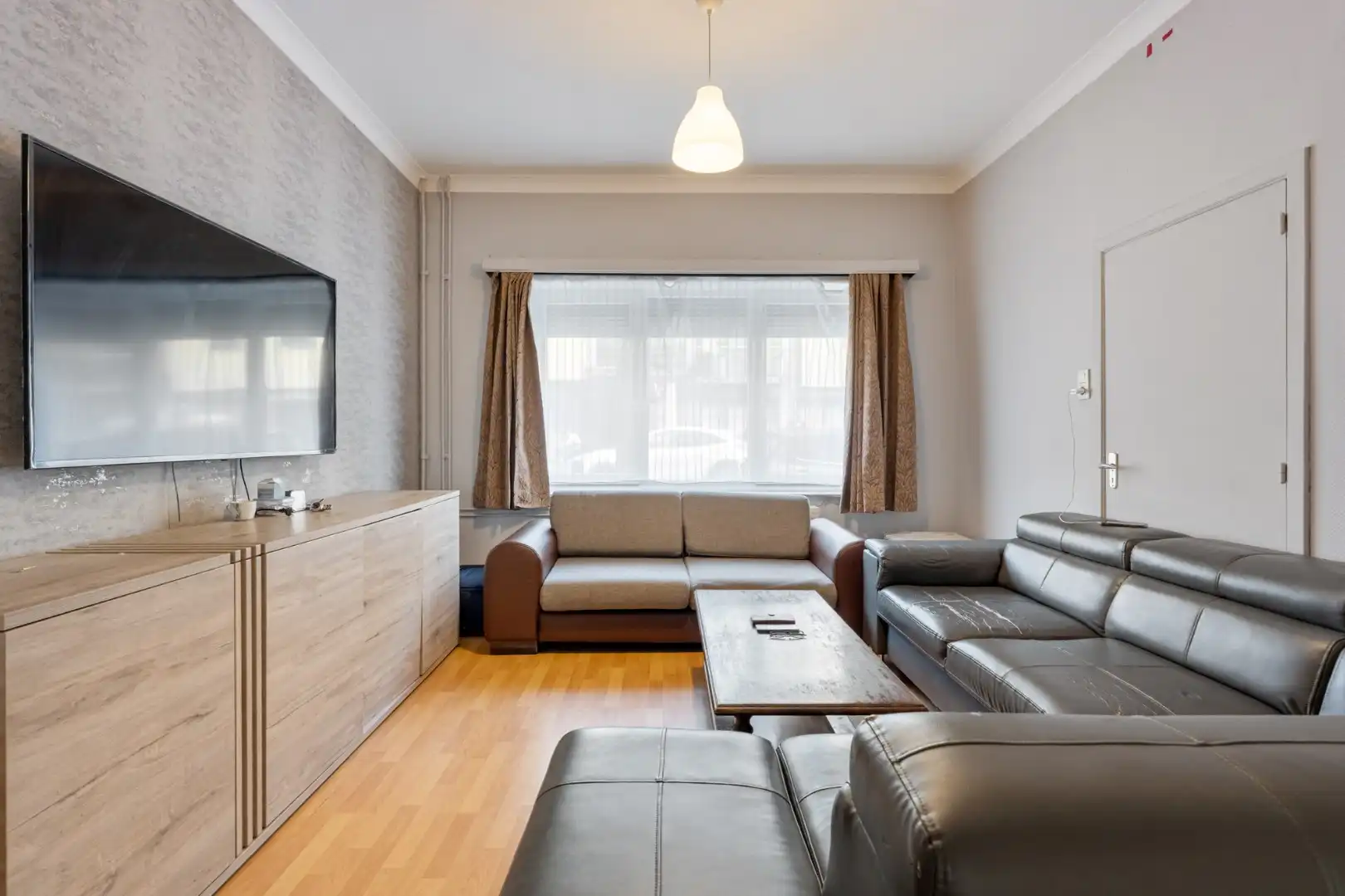 Deels gerenoveerde woning met stadstuin, 3 slpk, 2a60ca, tussen de kleine en grote ring  foto 2