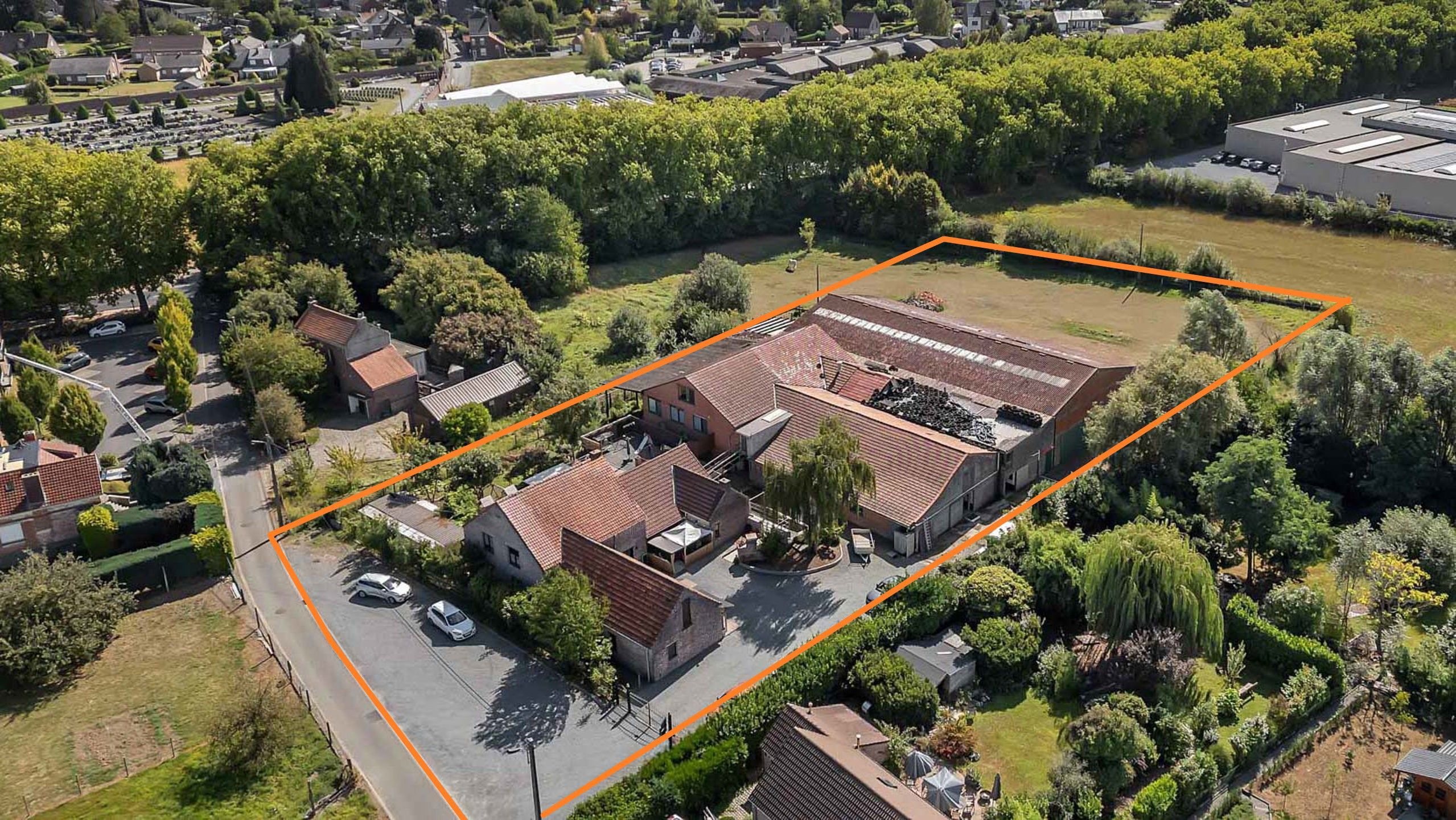 Hoofdfoto van de publicatie: Uitzonderlijke pand op meer dan 60 are in Lessen