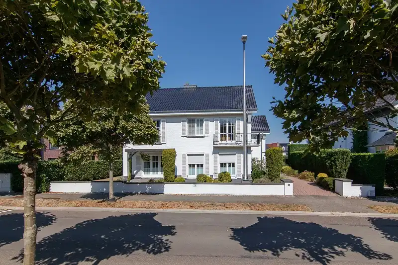 AUTHENTIEKE VILLA IN RESIDENTIËLE OMGEVING, KARAKTERVOL WONEN AAN DE STADSRAND foto 2