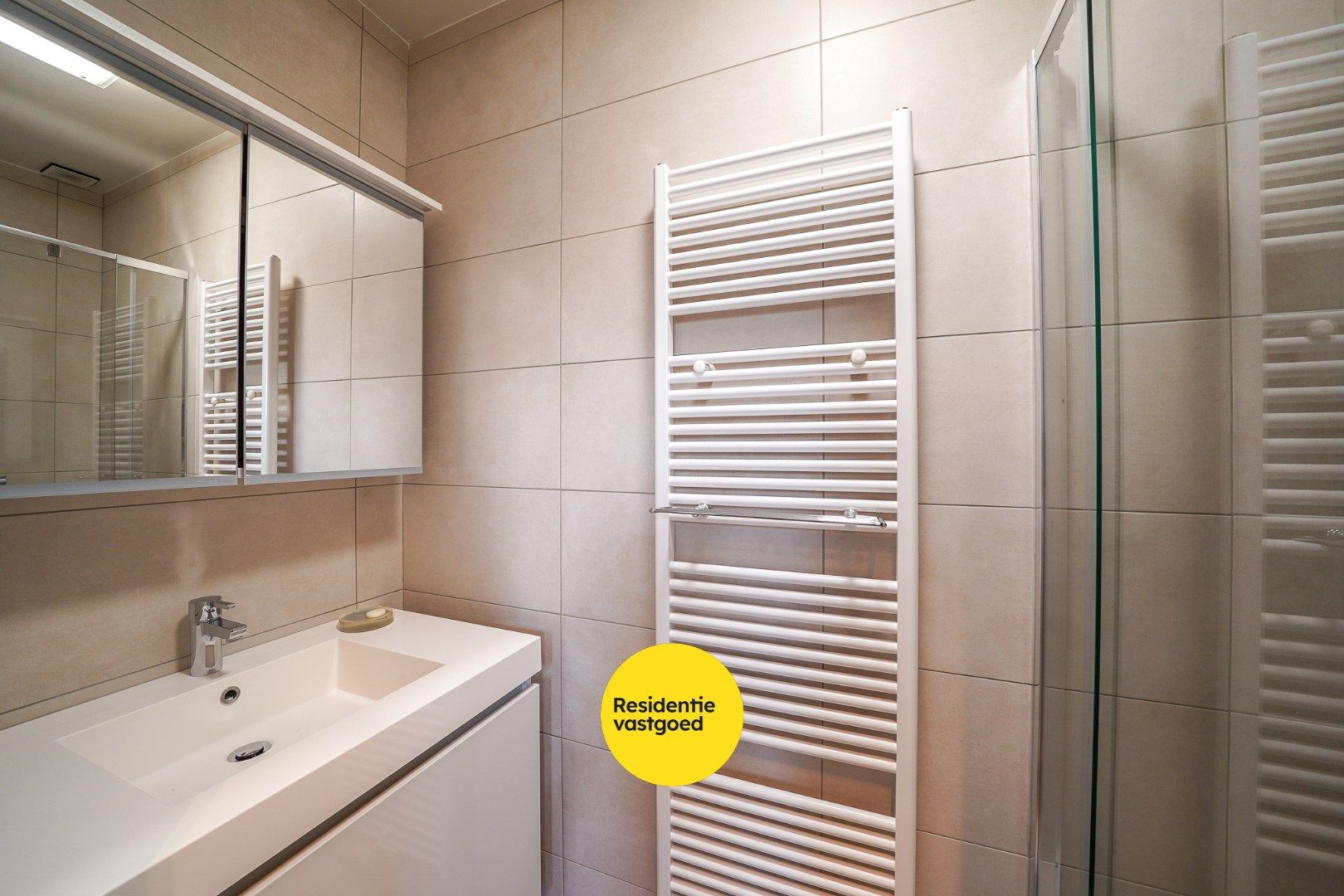 Recent duplex-appartement met open zicht op de vaart in Oudenburg foto 14