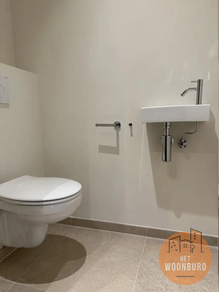 Halfopen nieuwbouw woning 2 slpks, bureau, garage en tuintje foto 14