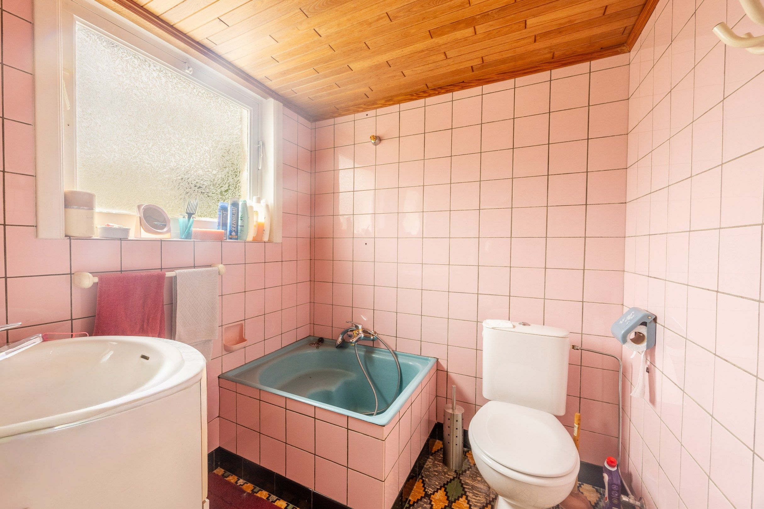 Te renoveren woning met grote garage/werkplaats  foto 10