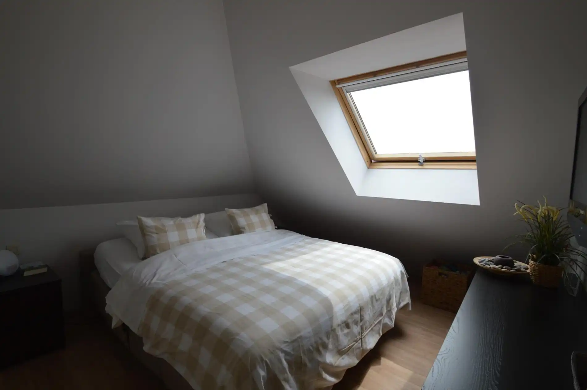 Knap duplex appartement op de 1ste en 2de verdieping met 1 grote en 1 kleine slaapkamers en 2 autostandplaatsen foto 14